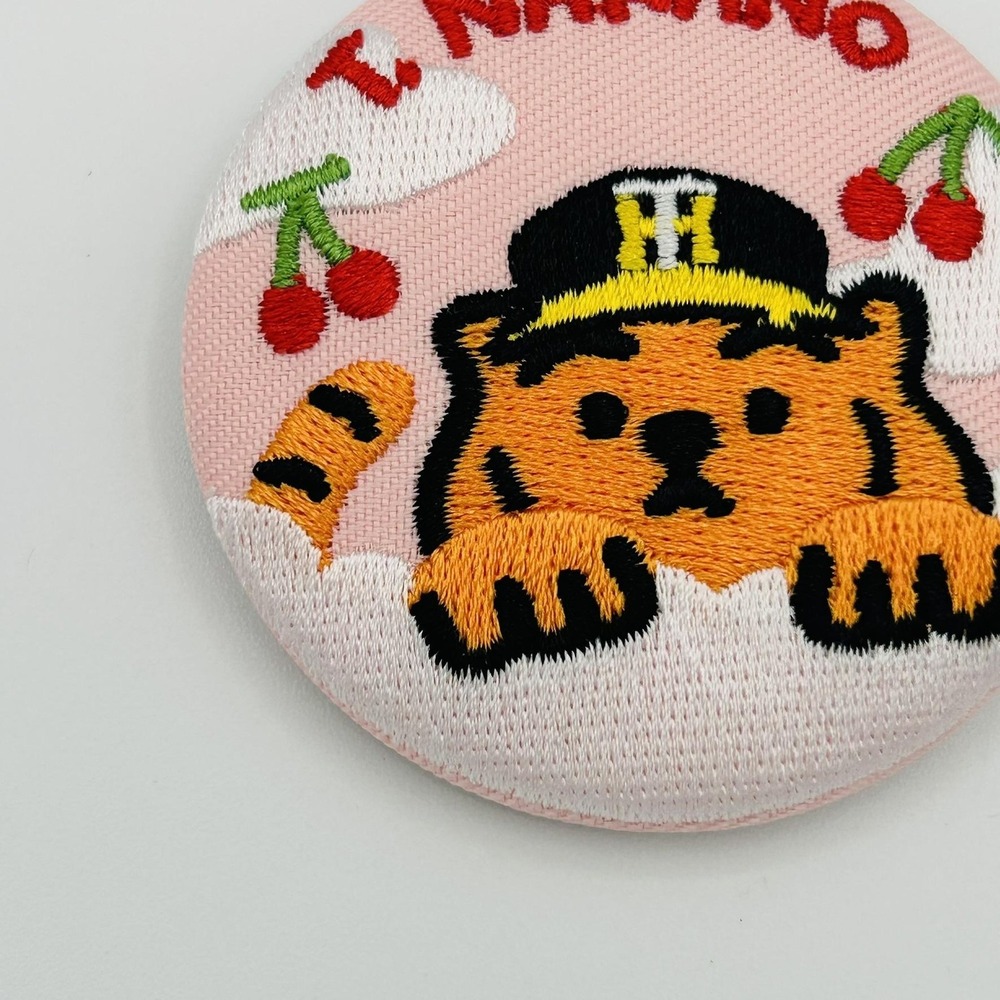 Hanshin Tigers Pin Pink Japan NPB Baseball Button Osaka T Nakano Muziktiger - Picture 4 of 12